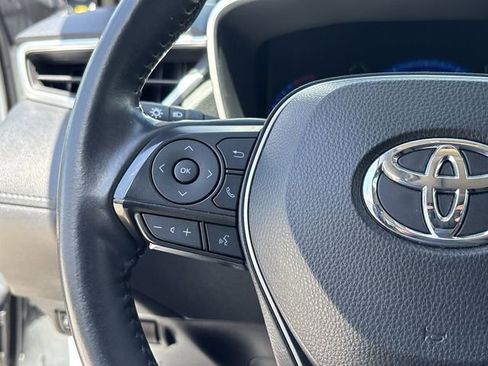 Used 2022 Toyota Corolla Cross XLE w/ Convenience Package FWD image 23