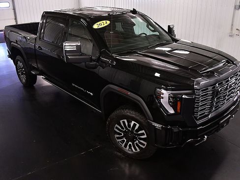 Used 2024 GMC Sierra 3500 Denali Ultimate AWD/4WD image 14