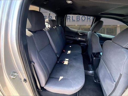 Used 2017 Toyota Tacoma TRD Sport AWD/4WD image 28