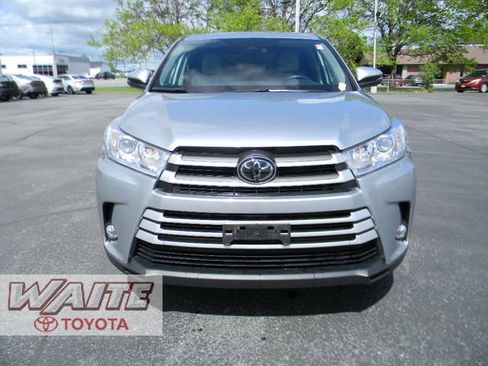 Used 2018 Toyota Highlander Plus AWD/4WD image 6