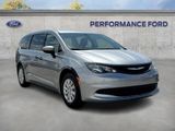 Used 2020 Chrysler Voyager L image 4