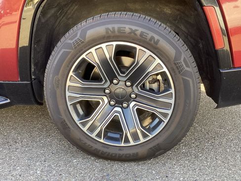 Used 2022 Jeep Wagoneer Series III w/ Flexible Seating Group image 8