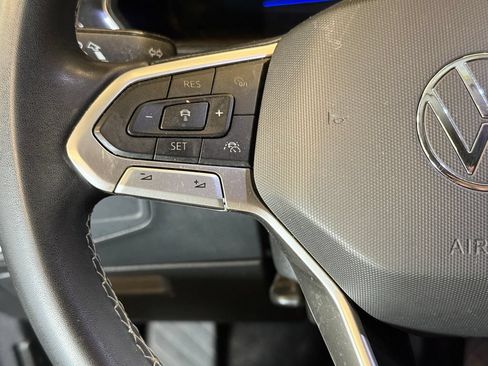 Used 2023 Volkswagen Tiguan SE AWD/4WD image 11