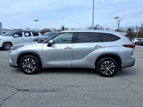 Used 2022 Toyota Highlander XLE image 7