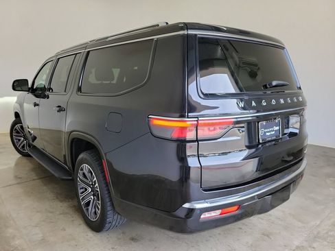 Used 2024 Jeep Wagoneer L Series II w/ Flexible Seating Group AWD/4WD image 7