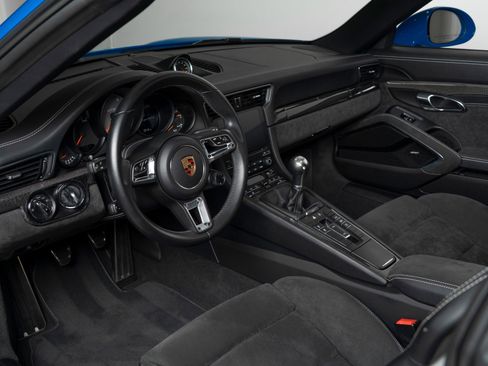 Used 2018 Porsche 911 Targa 4 GTS image 16