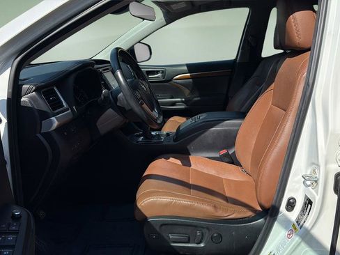 Used 2018 Toyota Highlander Limited Platinum image 11
