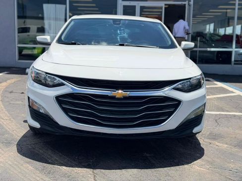 Used 2020 Chevrolet Malibu LT FWD image 2