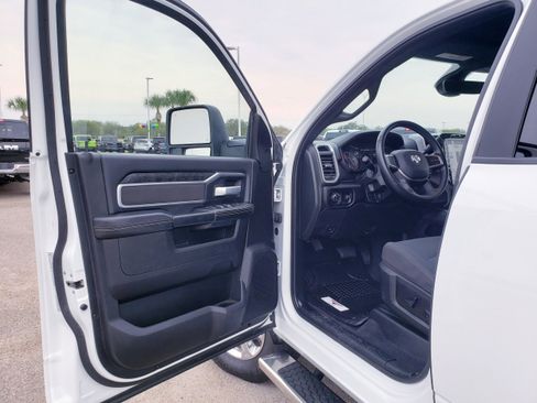 Used 2024 RAM 2500 Big Horn w/ Sport Appearance Package image 12