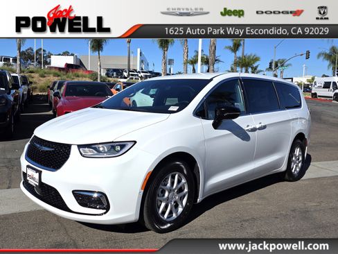 New 2026 Chrysler Pacifica Select image 1