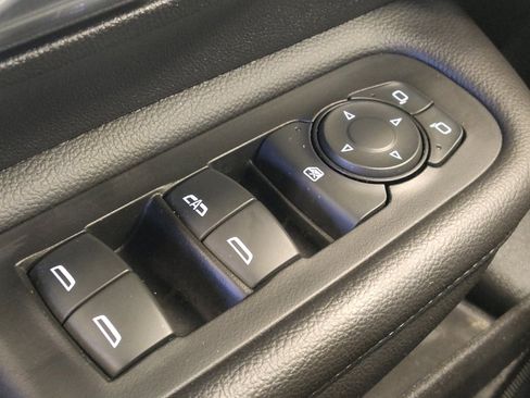 Used 2024 GMC Terrain SLE w/ Driver Convenience Package FWD image 27