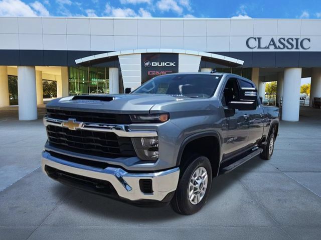 Used 2024 Chevrolet Silverado 2500 LT AWD/4WD image 3