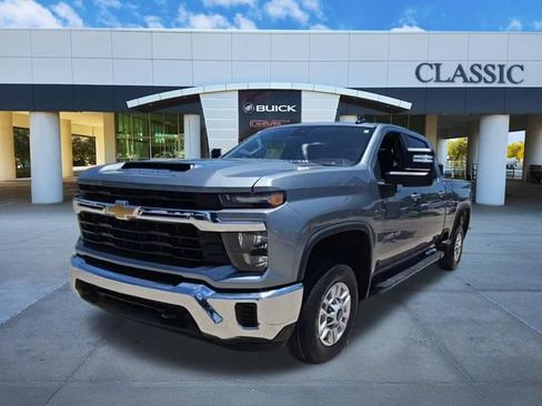 Used 2024 Chevrolet Silverado 2500 LT AWD/4WD image 3