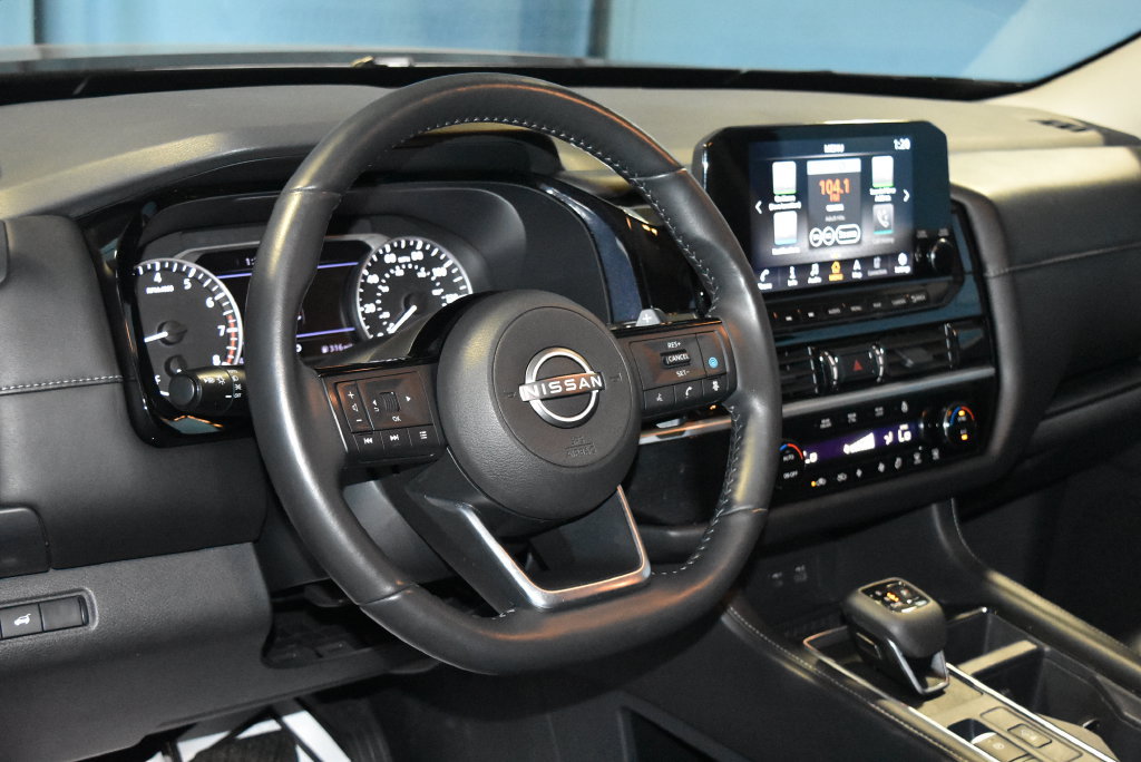 Used 2025 Nissan Pathfinder SL AWD/4WD image 2