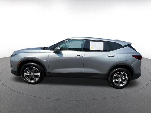Used 2025 Chevrolet Blazer LT FWD image 8