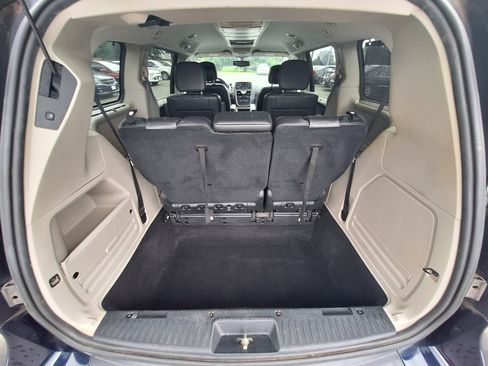 Used 2015 Chrysler Town & Country Touring-L w/ Driver Convenience Group image 39