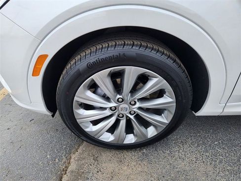 New 2025 Buick Envista Avenir image 9