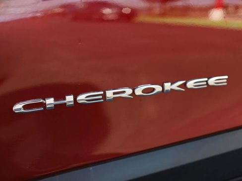 Used 2020 Jeep Cherokee Limited image 9