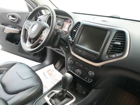 Used 2018 Jeep Cherokee Limited image 25