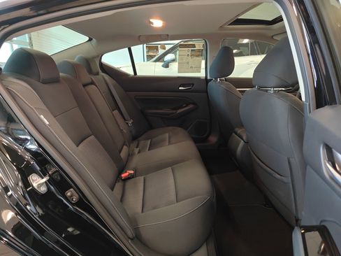 Used 2022 Nissan Altima 2.5 SV w/ SV Premium Package image 18