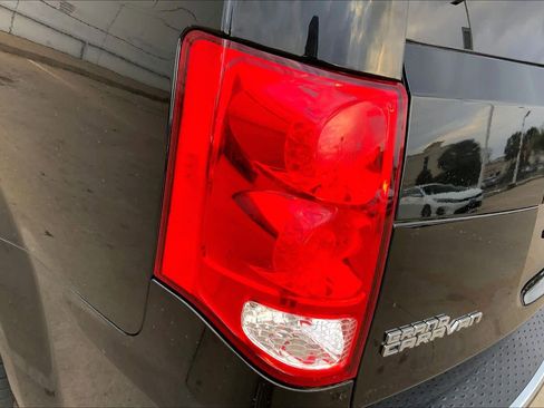 Used 2020 Dodge Grand Caravan SE w/ UConnect Hands-Free Group image 29