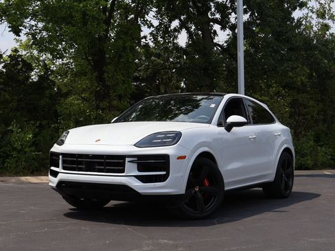 Used 2025 Porsche Cayenne Coupe AWD/4WD image 1