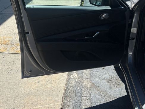 Used 2025 Hyundai Elantra SEL FWD image 25