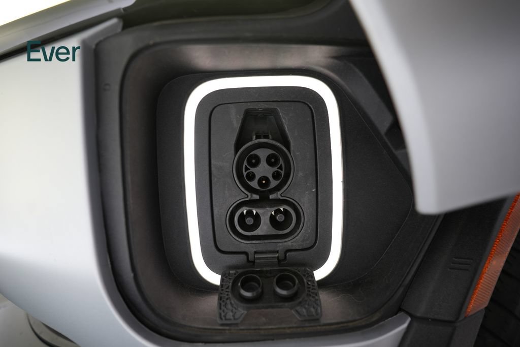 Used 2022 Rivian R1T Adventure AWD/4WD image 10