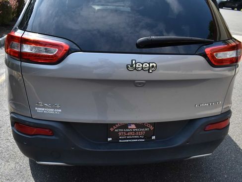 Used 2018 Jeep Cherokee Limited AWD/4WD image 71