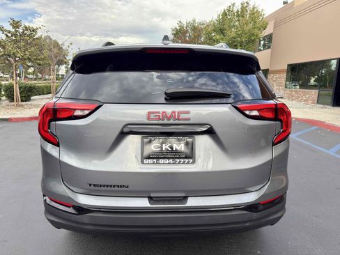 Used 2020 GMC Terrain SLE w/ Elevation Edition image 12
