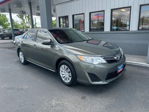 Used 2014 Toyota Camry LE FWD image 24