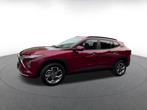 Used 2025 Chevrolet Trax LT image 7