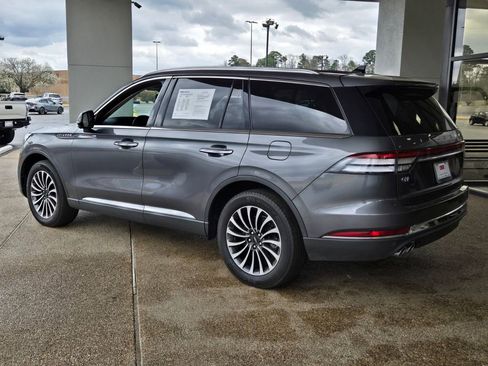Used 2023 Lincoln Aviator Reserve AWD/4WD image 3