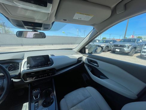 Used 2025 Nissan Rogue SV image 37