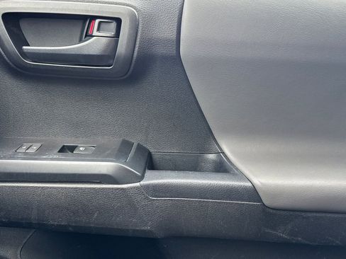 Used 2022 Toyota Tacoma SR RWD image 17