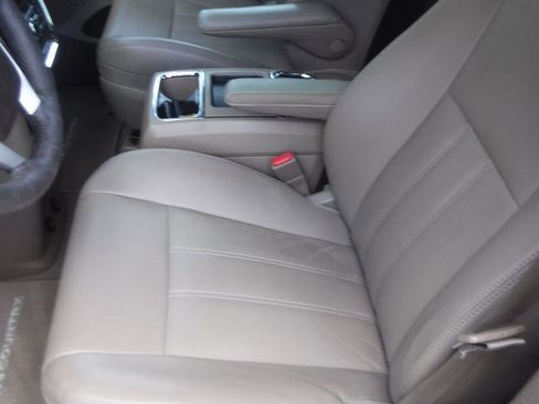 Used 2012 Chrysler Town & Country Touring-L w/ Premium Group FWD image 24