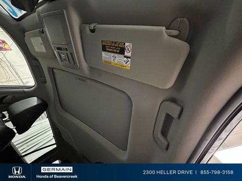 Used 2020 Toyota Highlander XLE AWD/4WD image 27