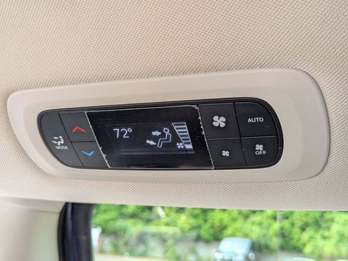 Used 2021 Chrysler Pacifica Touring-L w/ Uconnect Theater Family Group AWD/4WD image 28