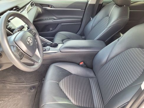 Used 2018 Toyota Camry SE w/ Convenience Package image 19
