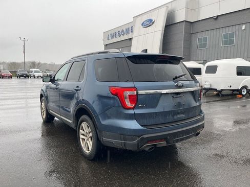 Used 2018 Ford Explorer XLT image 2