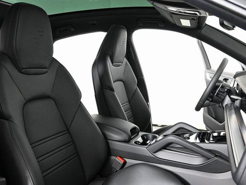 Certified 2026 Porsche Cayenne Coupe AWD/4WD image 24