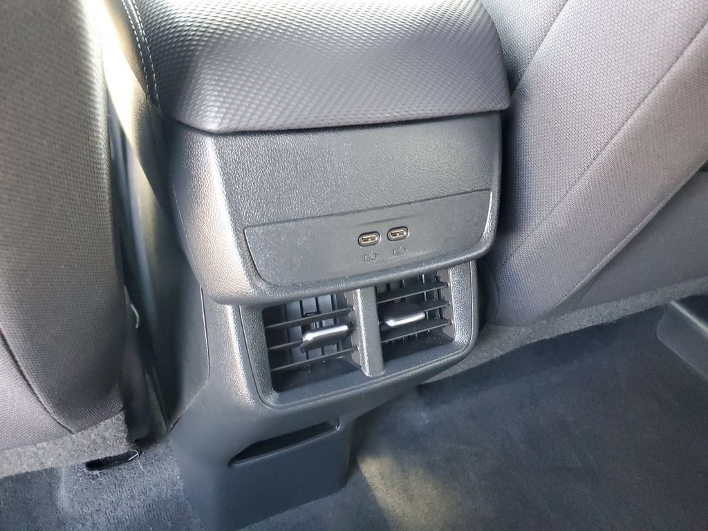 Used 2026 Chevrolet Equinox LT w/ Safety and Technology Package FWD image 21