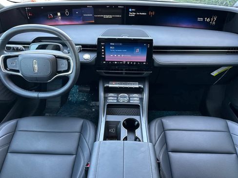 Used 2026 Lincoln Nautilus Premier AWD/4WD image 3