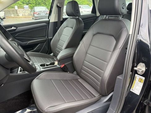 Certified 2023 Volkswagen Jetta SE w/ Panoramic Sunroof Package FWD image 16