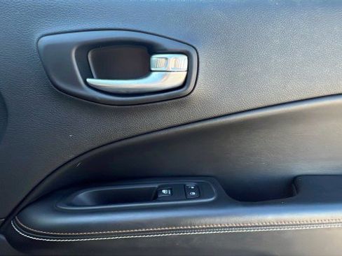 Used 2020 Jeep Compass Latitude image 11