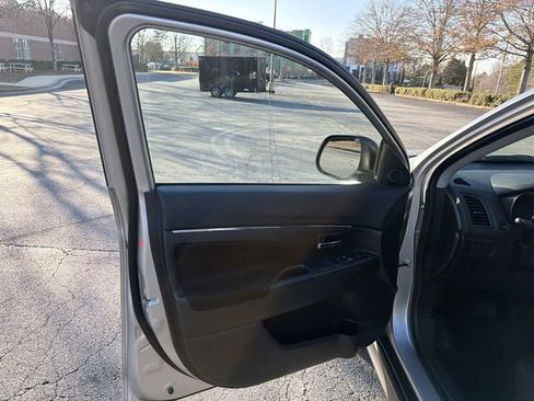 Used 2025 Mitsubishi Outlander Sport ES image 23