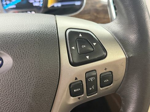 Used 2015 Ford Taurus Limited w/ Equipment Group 301A FWD image 26