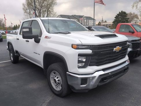 Used 2025 Chevrolet Silverado 2500 W/T w/ WT/CX Safety Package AWD/4WD image 2