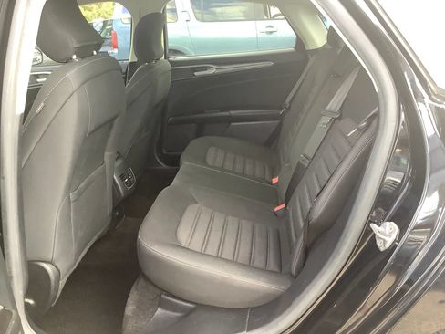 Used 2017 Ford Fusion SE w/ Fusion SE Technology Package FWD image 15