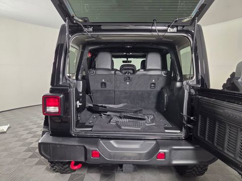 Used 2023 Jeep Wrangler Unlimited Rubicon w/ Cold Weather Group AWD/4WD image 27